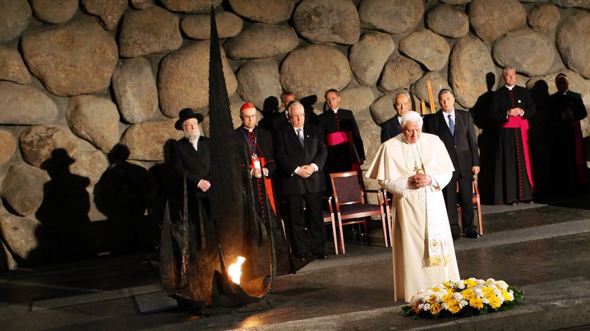 Pope prays at Holocaust memorial in Jerusalem