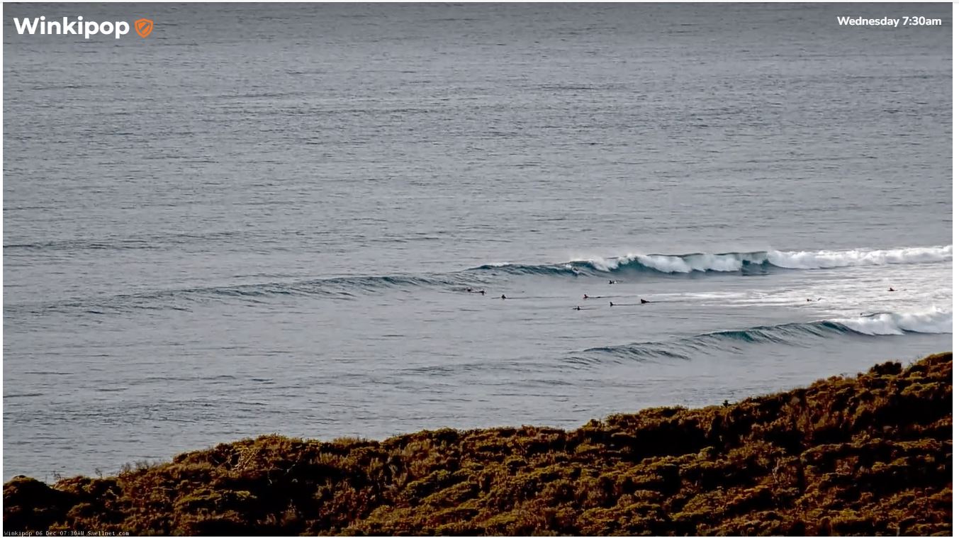 A screen shot from a website streaming Winki Pop surf beach.