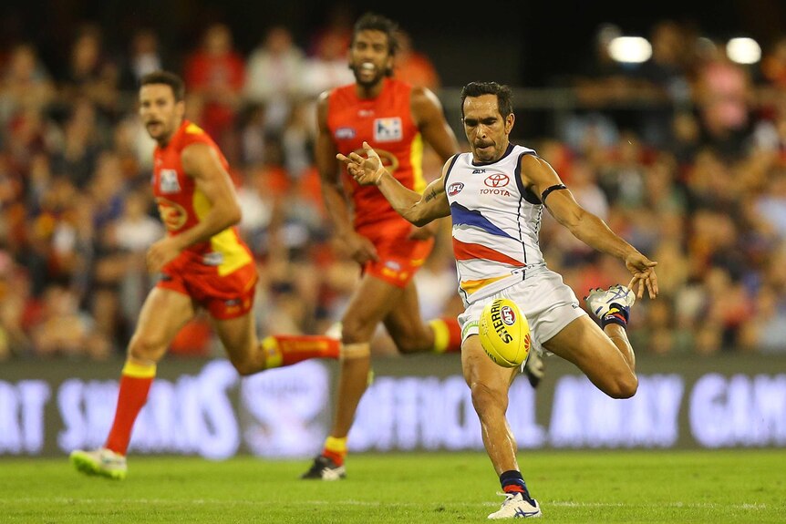 Eddie Betts takes a shot at goal against the Suns