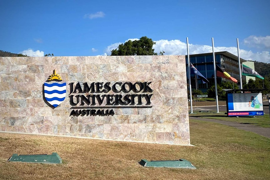 The entry sign for James Cook University.
