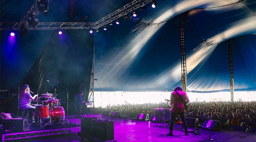 The crowd for G Flip at GW McLennan at Splendour In The Grass 2018