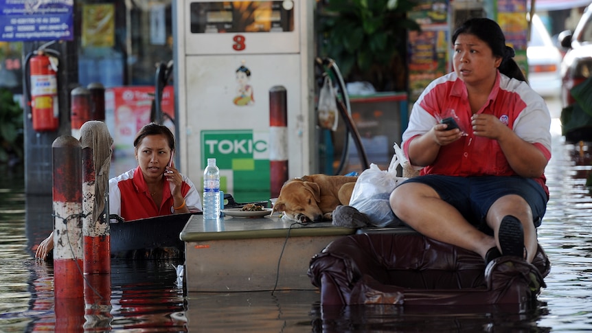 Bangkok petrol station under water