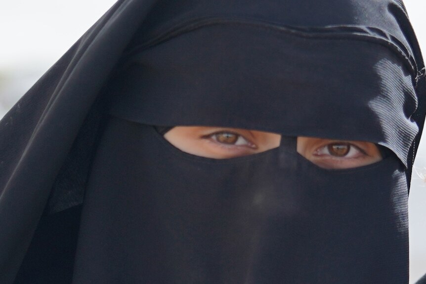 Hoda sharrouf wears a niquab that covers everything but her eyes.