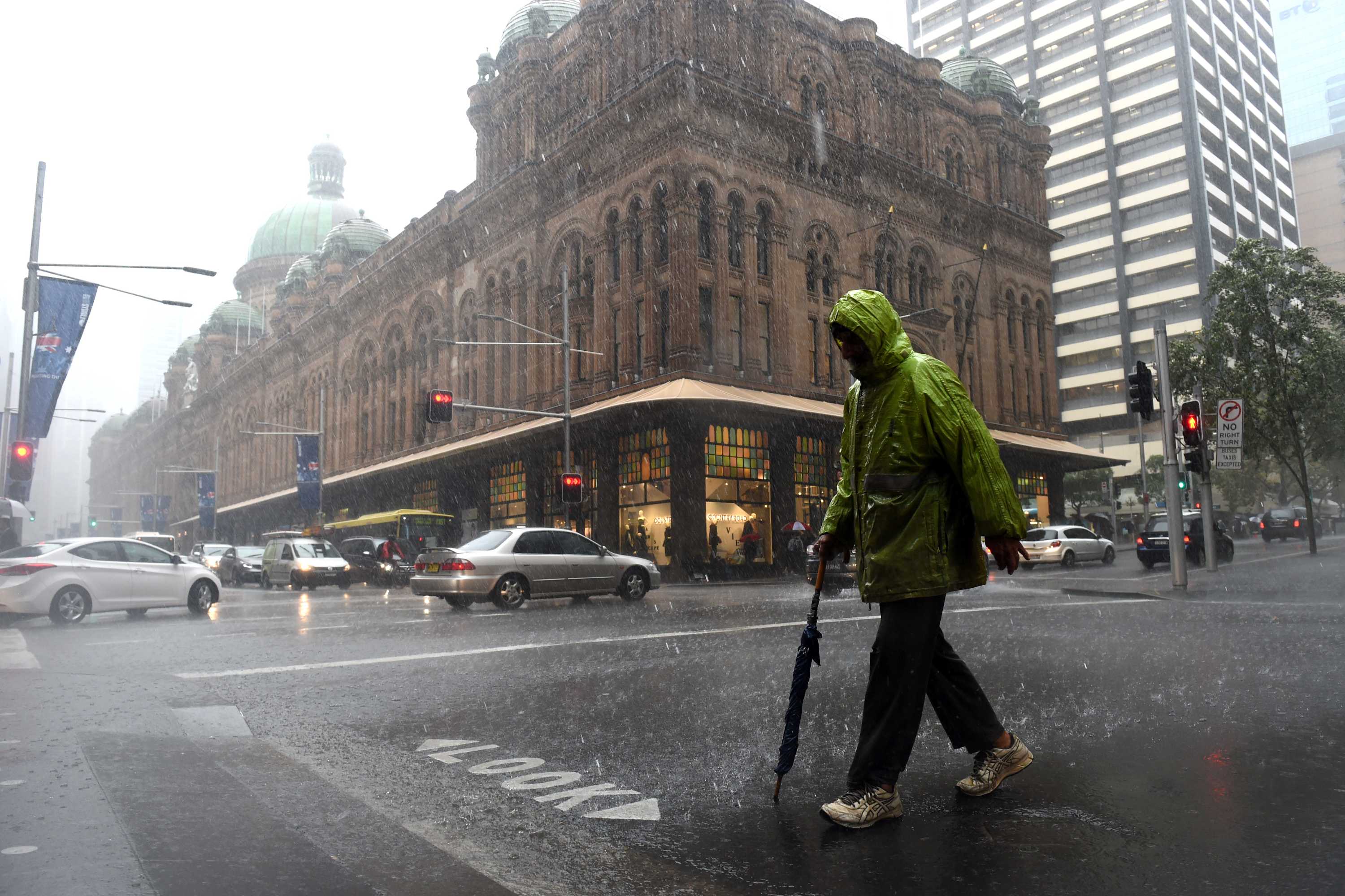 Wet and windy weather hits Sydney, Hunter and Illawarra regions of NSW