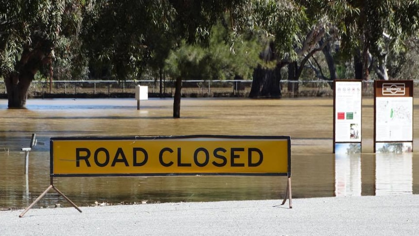 Road closed sign at Wangaratta, Victoria