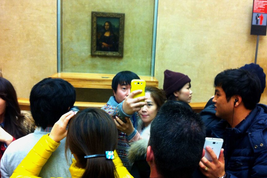 Tourists at the Mona Lisa