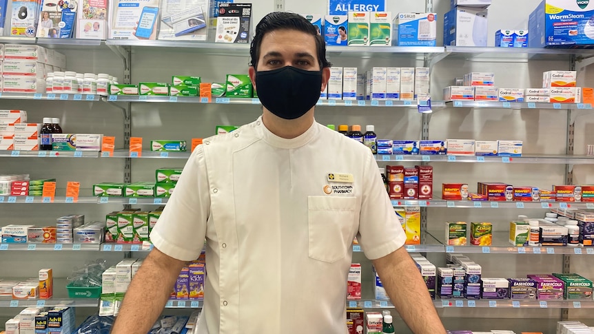 Les pharmacies du Queensland ont du mal à appliquer le mandat de masque COVID-19 « incohérent » au milieu de la confusion sur les règles