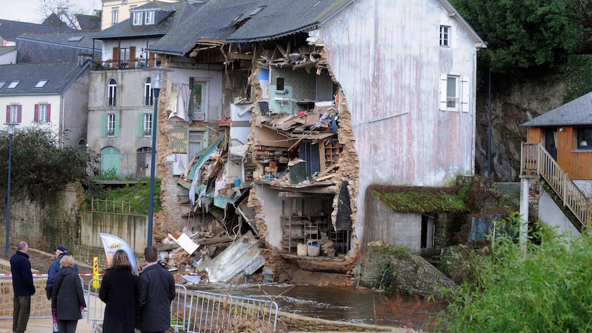Facade of house in France collapses due to floods.