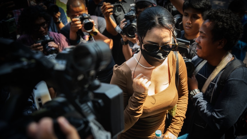 862px x 485px - Siskaeee is risking jail and defying the haters to make OnlyFans content in  Indonesia. Here's why - ABC News