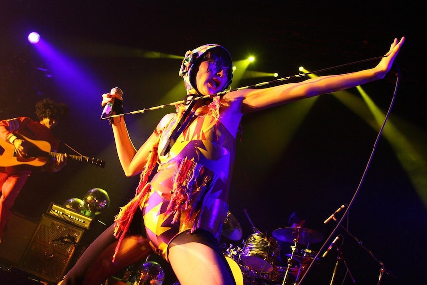 yeah-yeah-yeahs-enmore-theatre-by-Matt-Booy-1600x917-2006