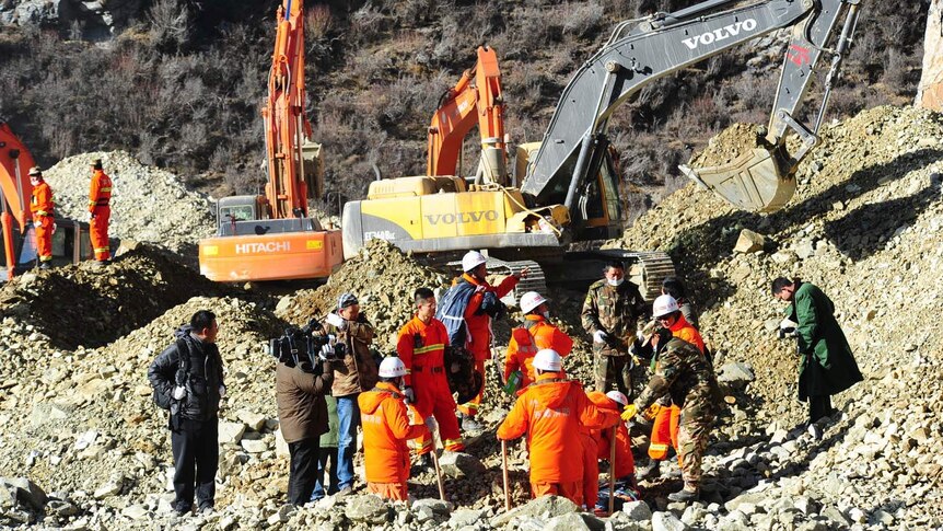 Rescuers search for buried mine workers