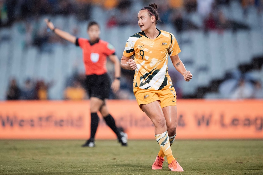 Australian woman playing soccer, Matildas in the World Cup