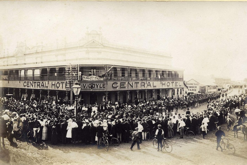 Crowds in Townsville in north Queensland in August 1914 farewell some men of the Dirty 500 Expeditionary Force in World War I.