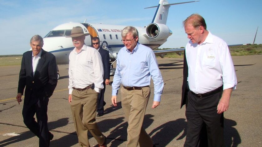 Prime Minister Kevin Rudd, 2nd right, walks from a Royal Flying Doctor Service jet in Broken Hill