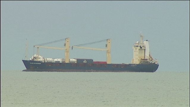 Gas leak ship prepares to enter Darwin Harbour.