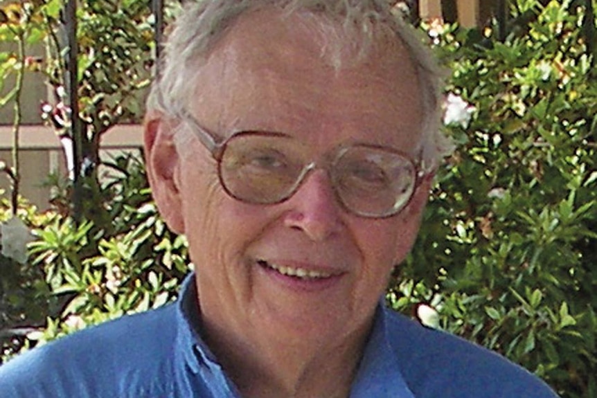 Old man with big square glasses, grey hair