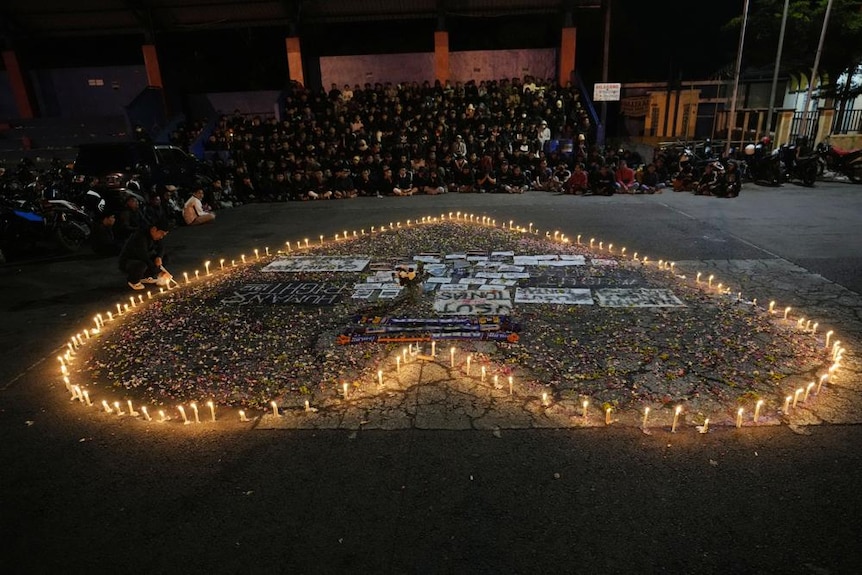 Malang love sign vigil