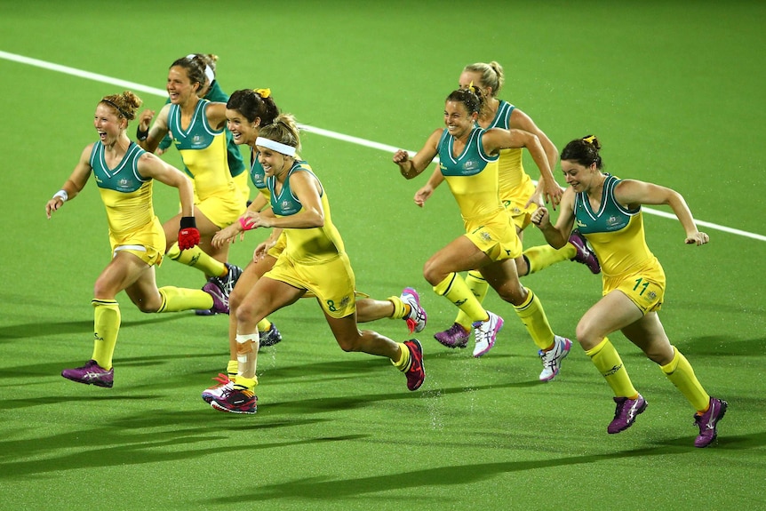 Hockeyroos celebrate Commonwealth Games gold medal win