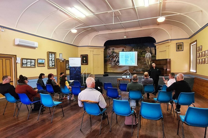 Community members gather to learn more about microgrids