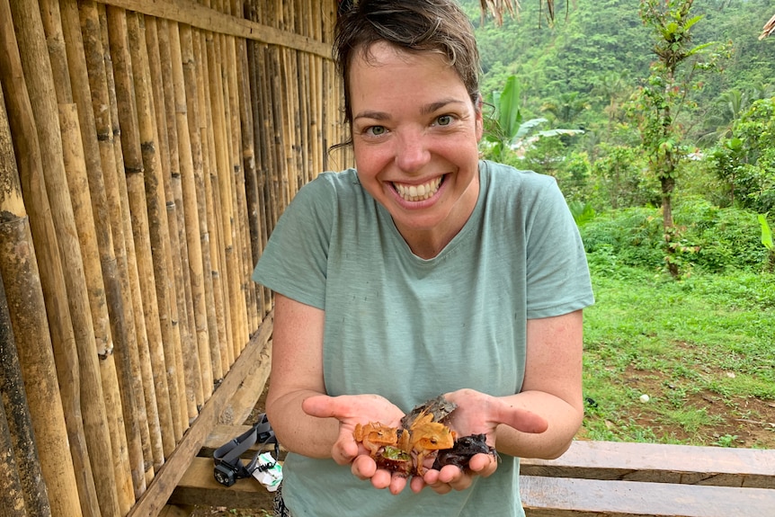 Dr Jodi Rowley holding frogs