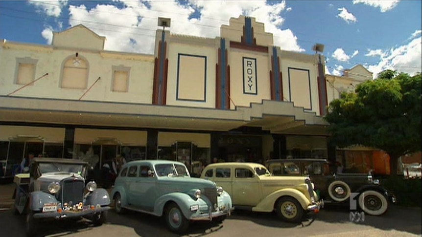 Vintage cars parked outside Bingara Roxy