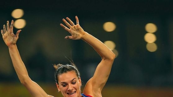 Russin pole vaulter Yelena Isinbayeva jumps to the gold medal