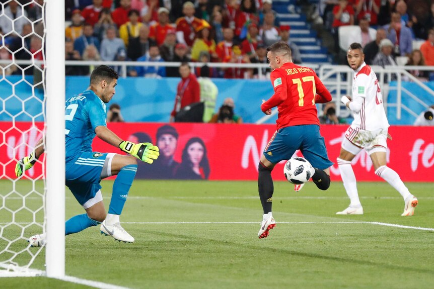 Iago Aspas backheels a goal for Spain