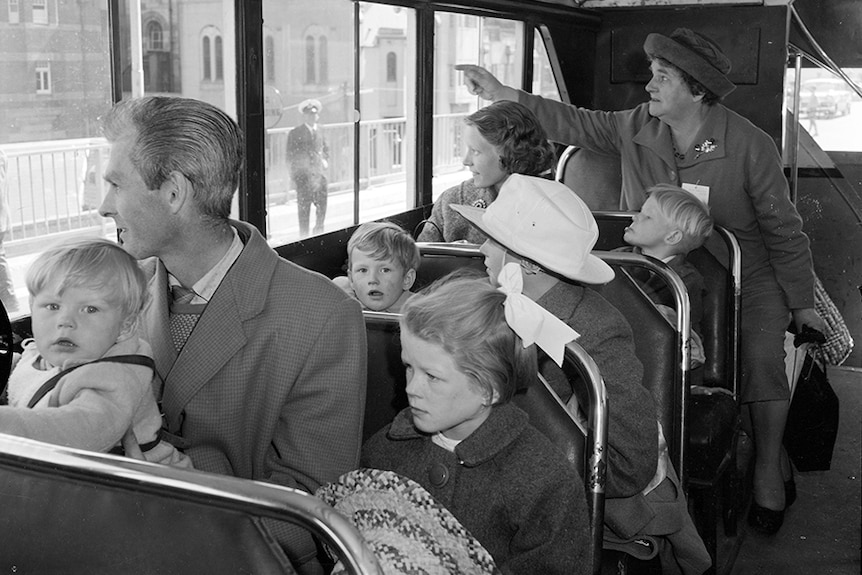Migrants arrive in Sydney in 1962