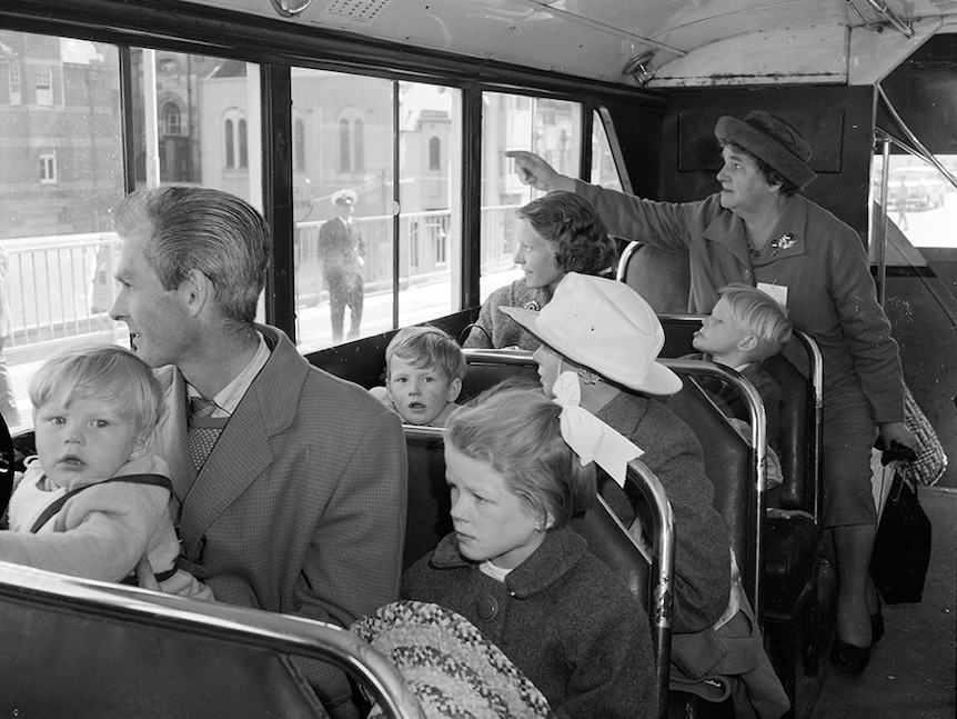 Migrants arrive in Sydney in 1962