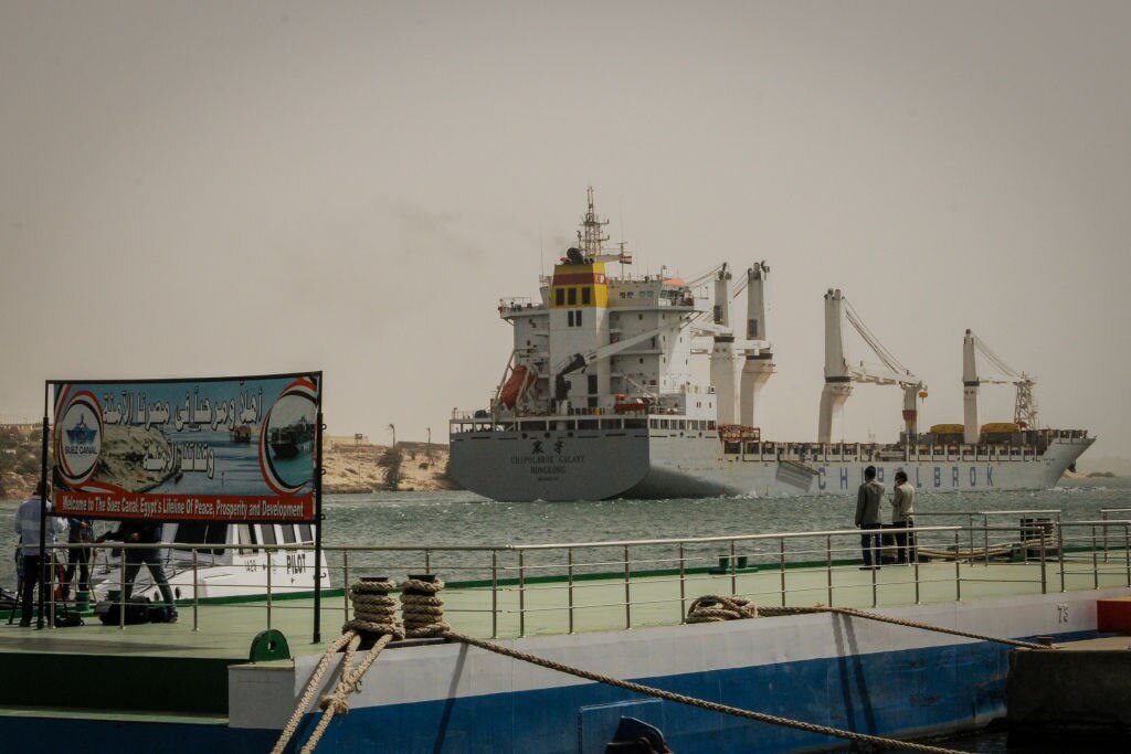 Tight fit in the Suez Canal; farewell Jobkeeper