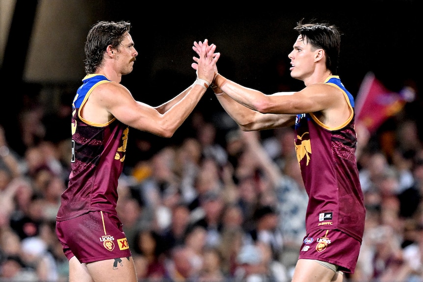 Joe Dainher and Eric Hipwood high-five after kicking a goal