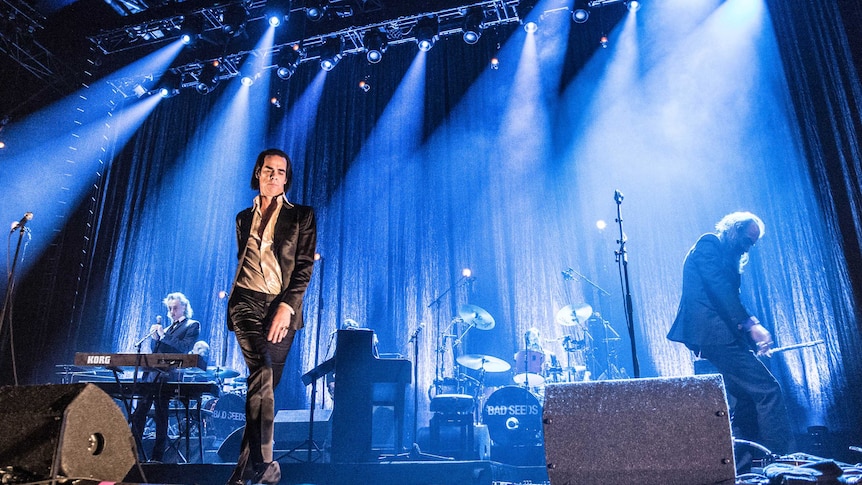 Nick Cave struts on stage