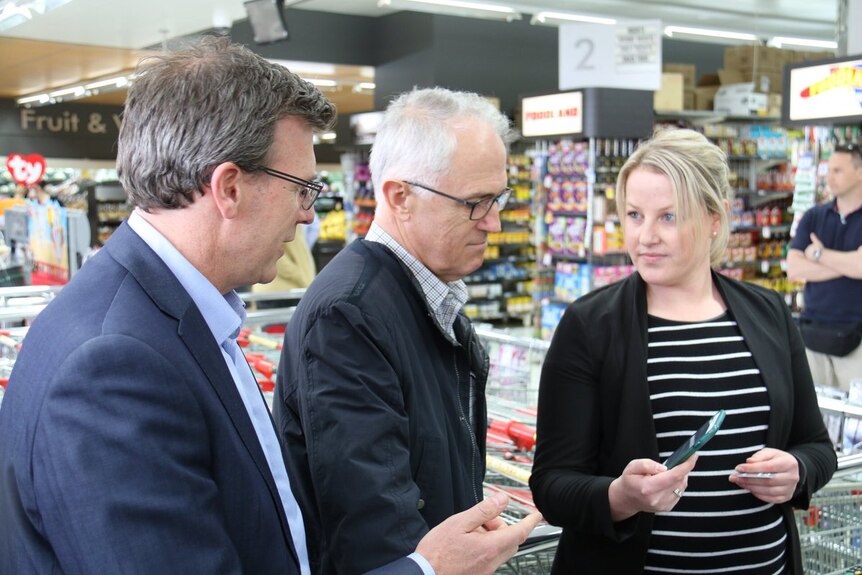 Malcolm Turnbull tours a shopping centre in Ceduna