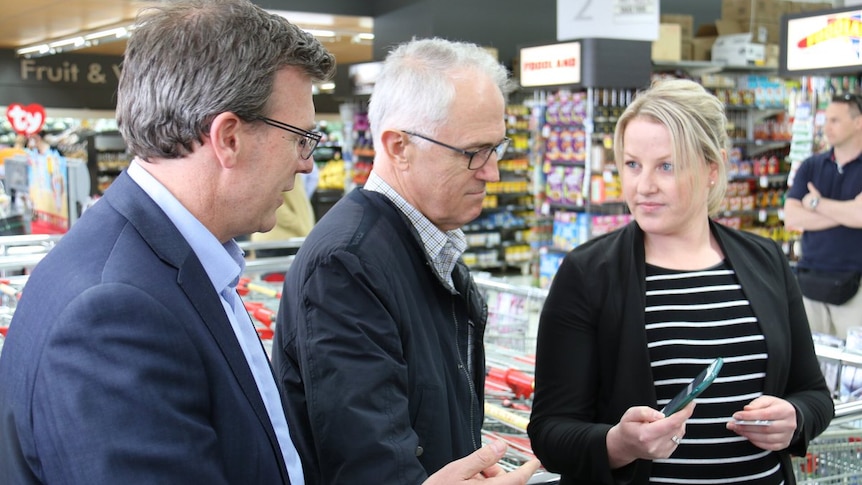 Malcolm Turnbull tours a shopping centre in Ceduna