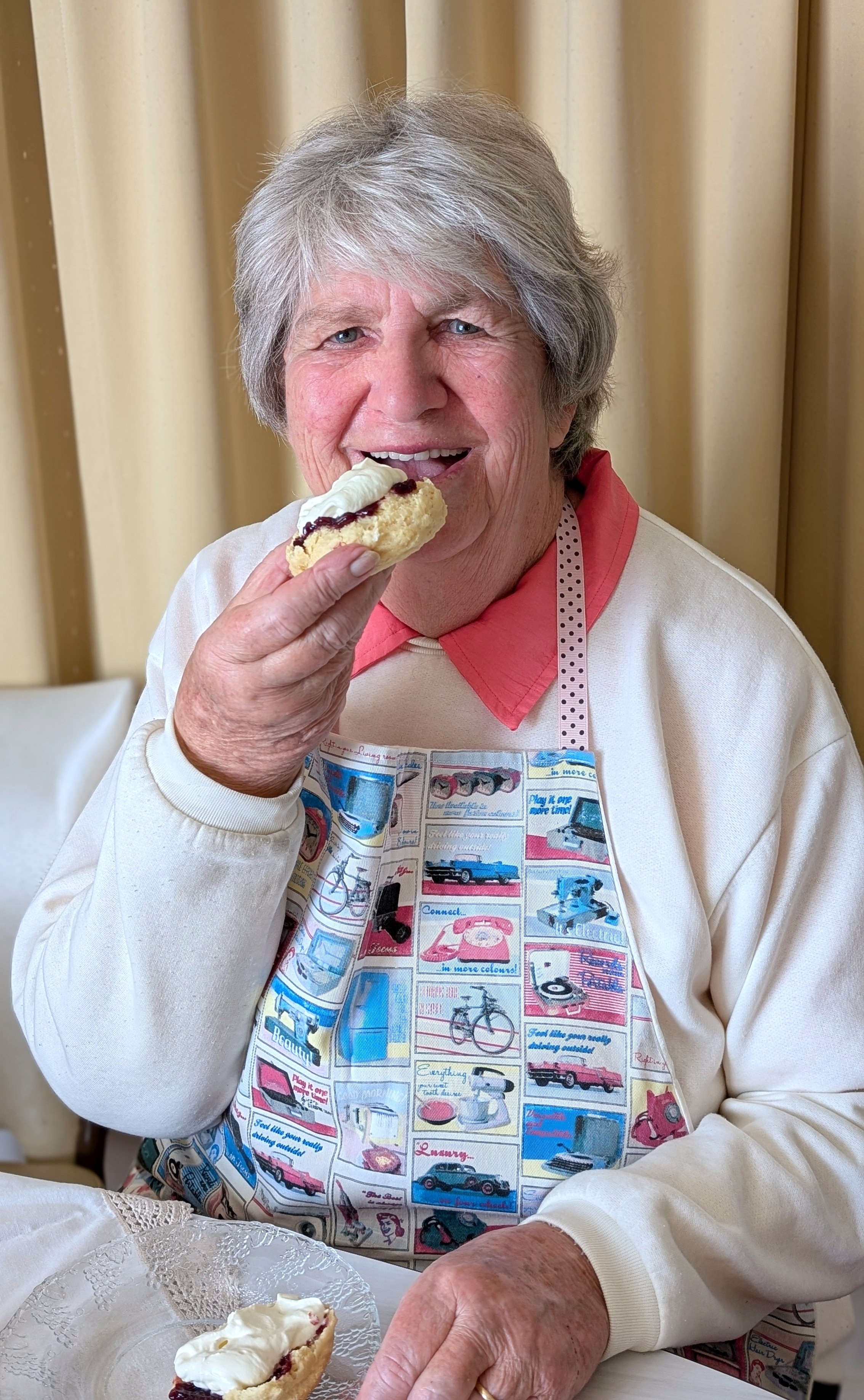 'Queen of Scones' hangs up apron after reaching volunteer age limit
