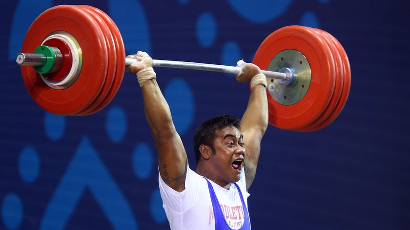 Faauliuli Faavae of Samoa celebrates a successfull lift