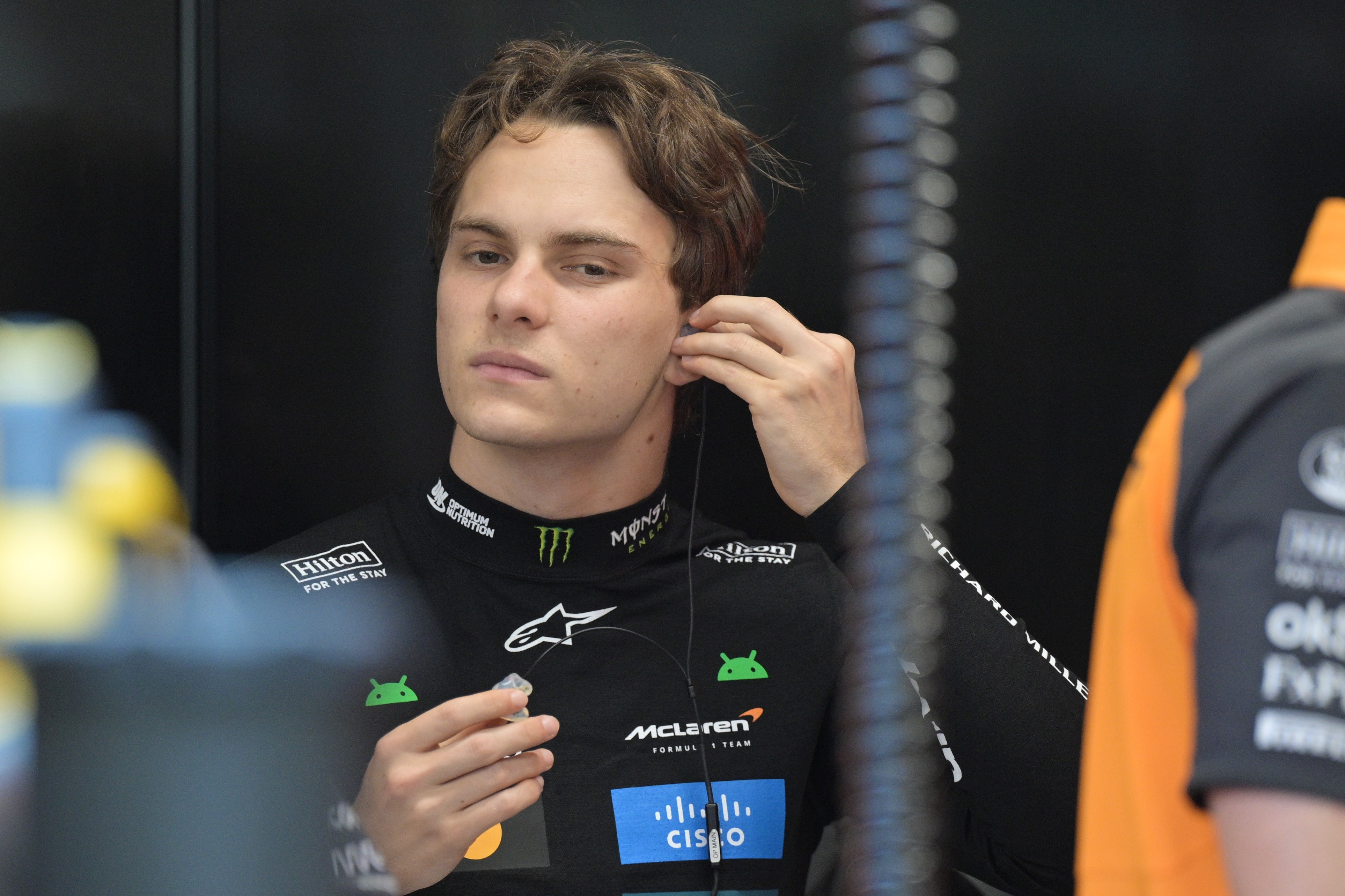 Live: Piastri under pressure as F1 title rivals start on front row in US