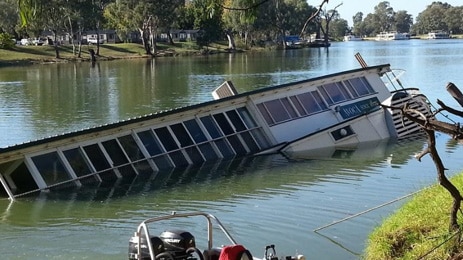 Historic paddle boat sinks in the Murray River at Mildura