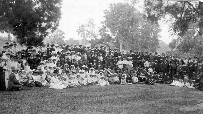 The Kameruka community gathered for a visit by Sir Robert Lucas-Tooth in 1908