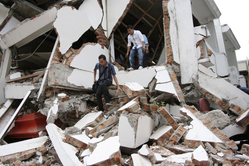 Up to 200 feared dead in Indonesian quake rubble - ABC News