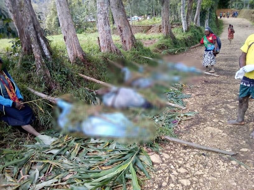 Papua New Guinea buries massacre victims as officials fear tribal