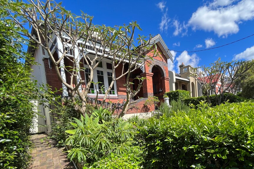 L'ancienne maison de Jenna Price.  Elle a vécu ici au début des années 90 avec son mari et ses trois enfants. 