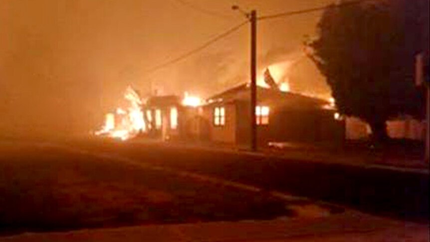 Yarloop pub burning down after bushfires hit the South West region of WA