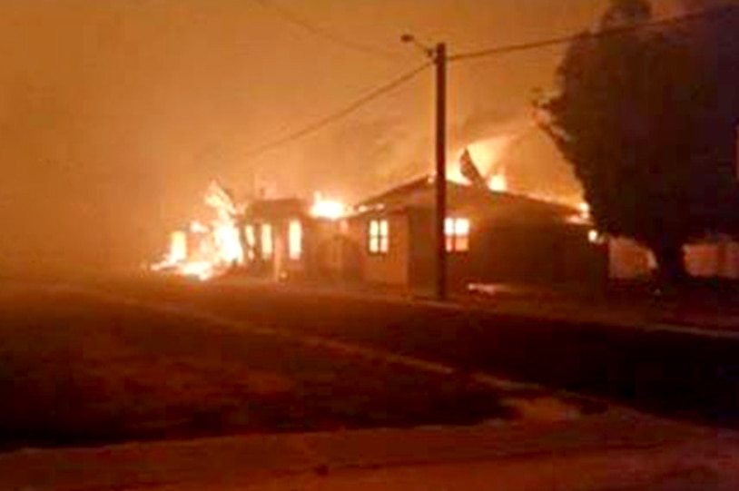 Yarloop pub burning down after bushfires hit the South West region of WA