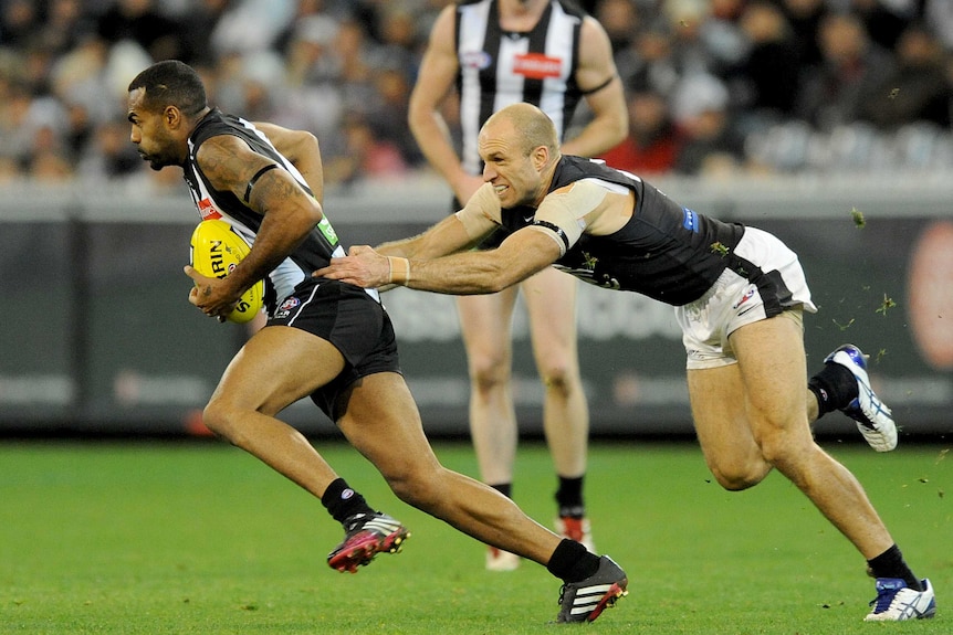 Heritier Lumumba gets away from Chris Judd