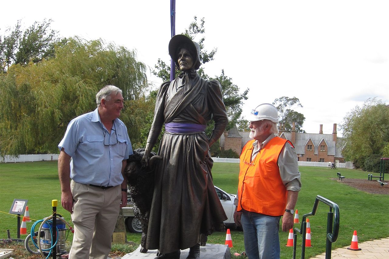 Statue rams home forgotten piece of Australian history - ABC News