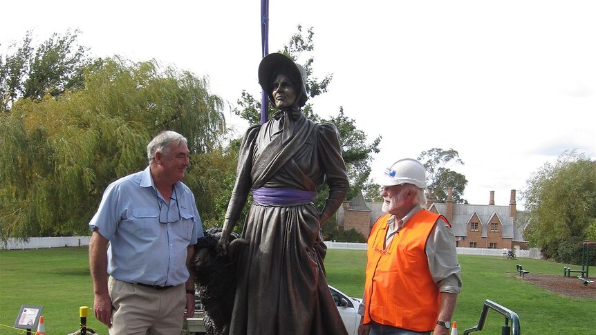 Murray Best and sculptor Peter Corlett installing bronze statue of Eliza Forlonge and ram