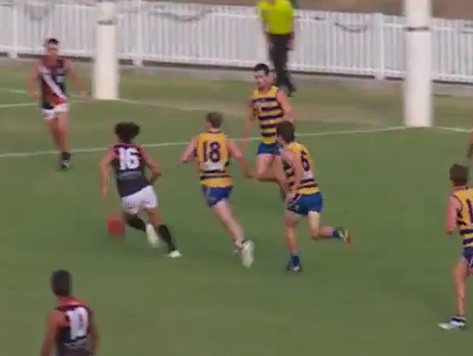 Action from the NT Thunder v Sydney University clash in Round Two of NEAFL 2016.