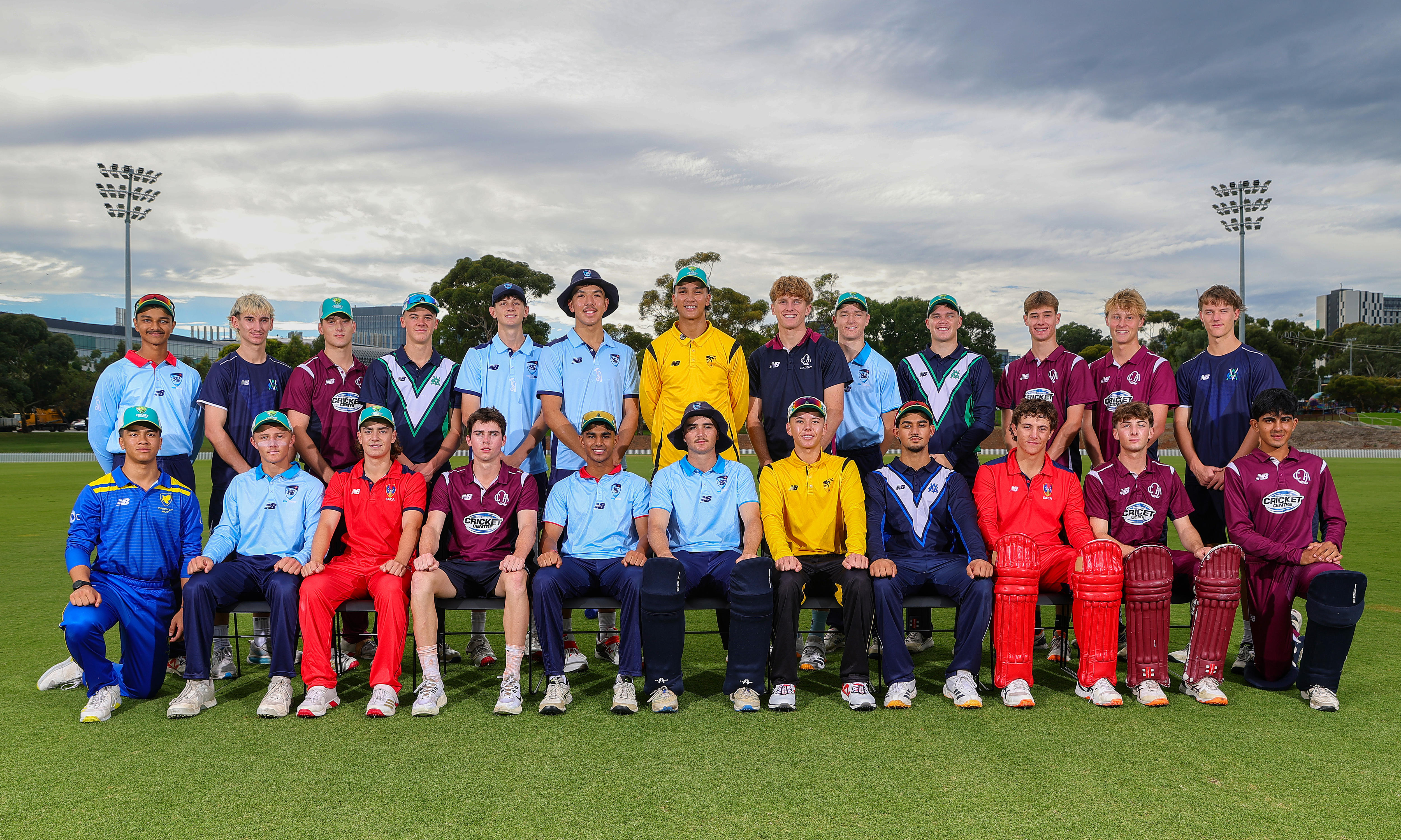 Uma foto de um time de treinamento de alguns dos melhores jovens jogadores de críquete da Austrália.