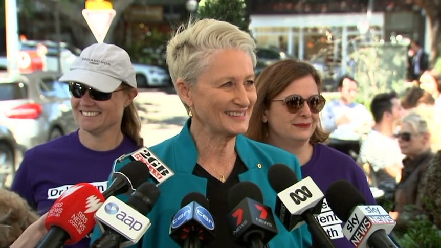 Independent candidate for Wentworth Kerryn Phelps heckled by journalists